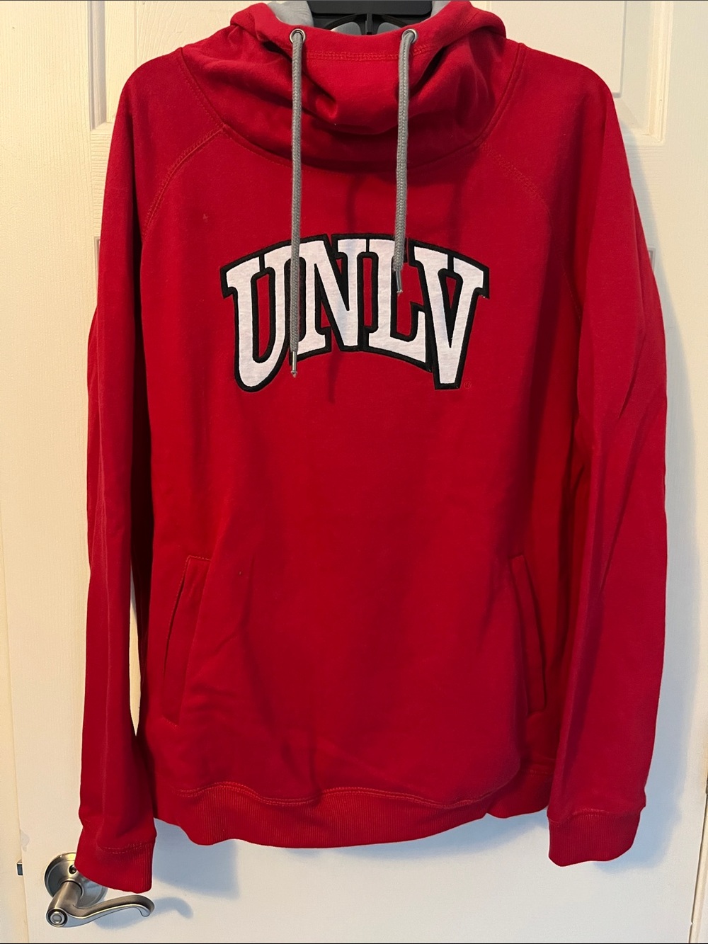 Colosseum Red UNLV Pullover Hoodie